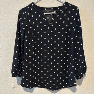 Talbots black & white polka dot blouse. Perfect for any occasion. Size XS.